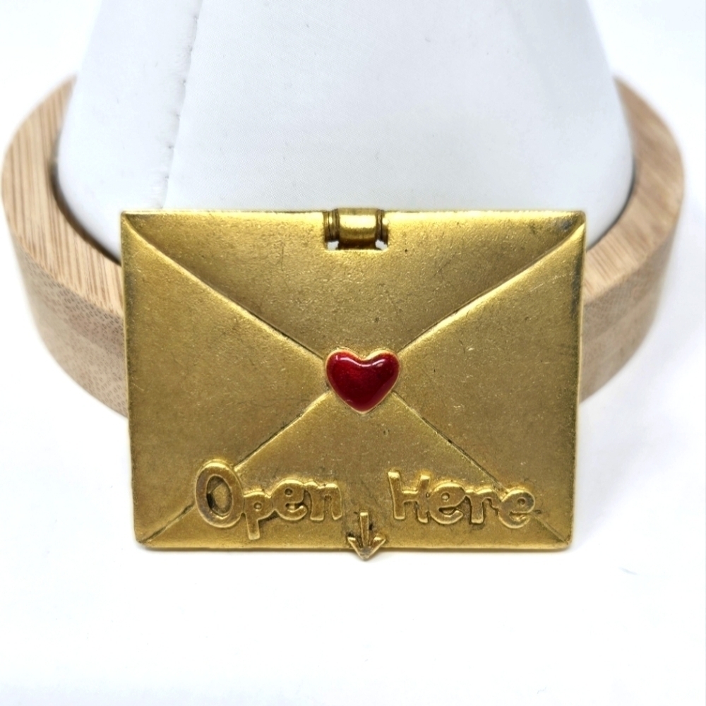 VINTAGE AJC INTERACTIVE GOLD TONE BROOCH ENVELOPE OPEN HERE TWO CHILDREN #1 MOM